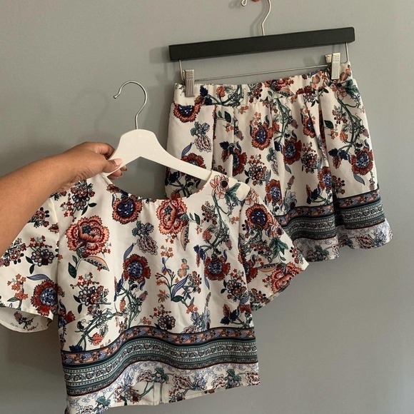 2 piece set by - Picture 1 of 3